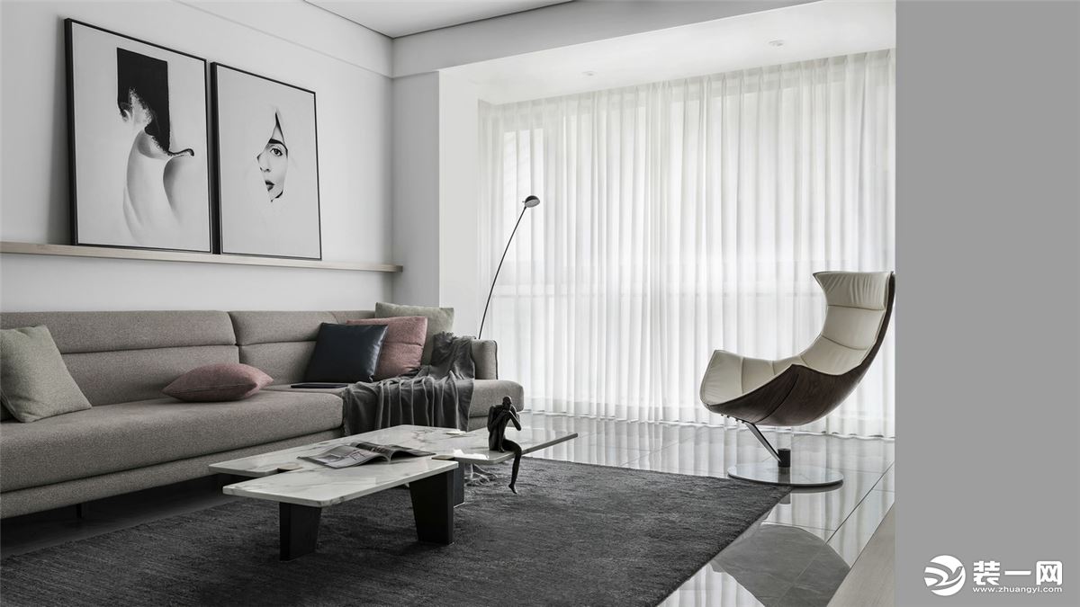 整个室内设计以黑、白、灰为主调，白色能呈现住宅的最自然纯粹的本质