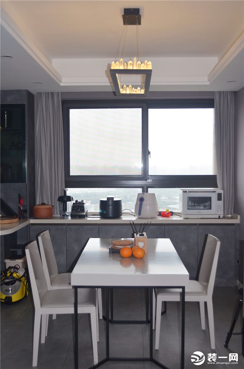 宁波浪琴屿装饰中海国际110平三居室现代风格家装实景图餐厅