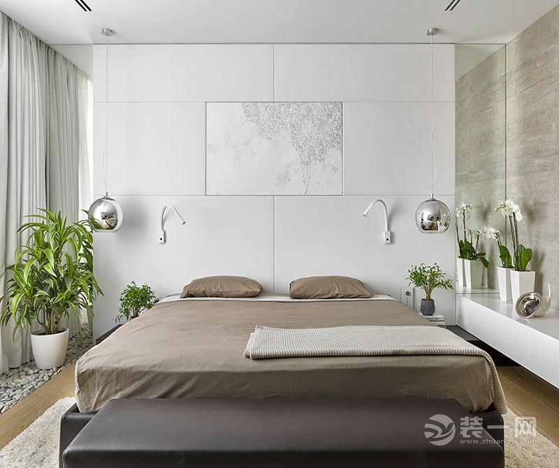 卧室：绿植盆栽和石子的搭配很显小清新呀。