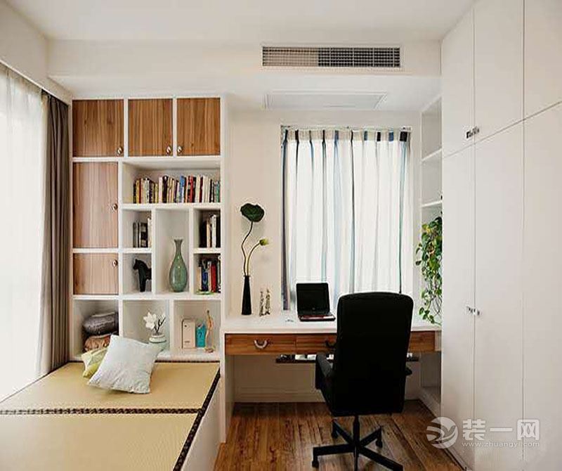 书房：书房和小卧室融为一体，实用。