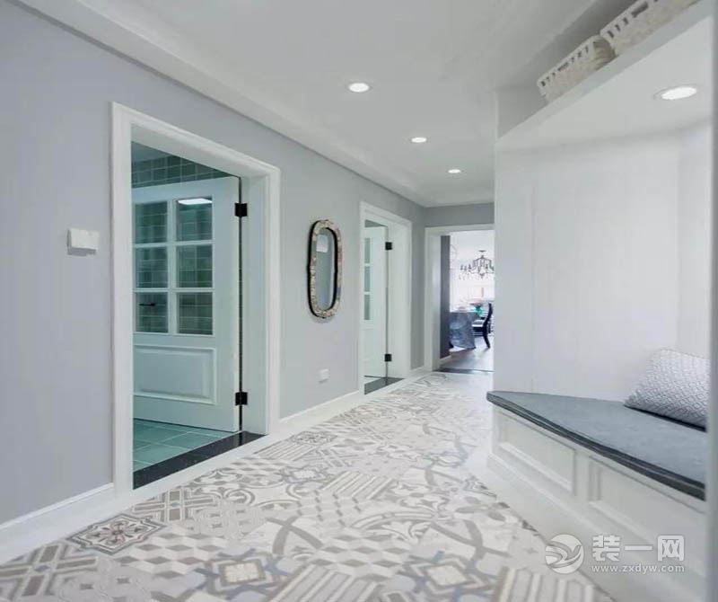 用优雅的沃威星云纹壁纸为客厅空间添加亮点  。