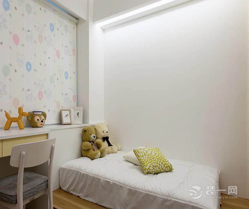 次卧：小孩子的房间装修的比较简单，但也很温馨。