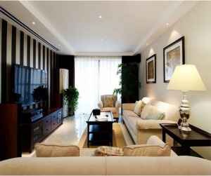 客厅：家具风格大方得体、线条富有张力、细节华丽，这与其简单的外形、功能化的结构相得益彰。