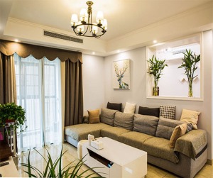 客厅：客厅素净的颜色，搭配充满生气的绿植。