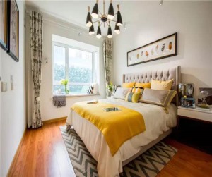卧室：卧室设计有点简欧风格的味道，色彩明亮， 简洁宽敞，没有多余的装饰。
