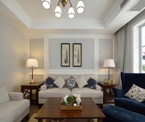 客厅：在家具配置上，木质系列家具，独特的光泽使家具倍感时尚，具有舒适与美观并存的享受。