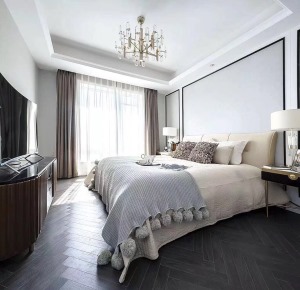 房间的布置简洁 能给人一种安宁的休息空间