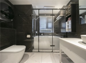现代简约卫生间淋浴房