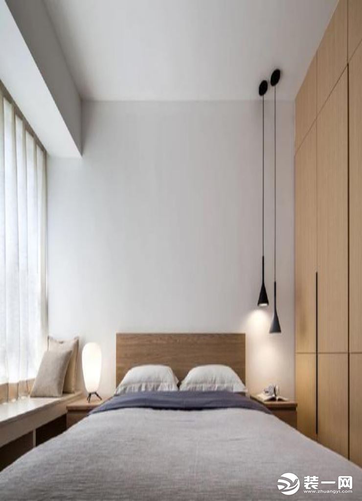 卧室同样采用浅色原木色，提升空间拉伸感