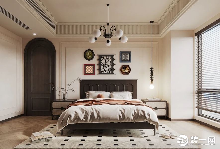 臥室區域用胡桃木色搭配乳白色，溫暖淡雅，舒適愉悅。簡潔的搭配設計，讓空間更加自然清透，時光定格于此。