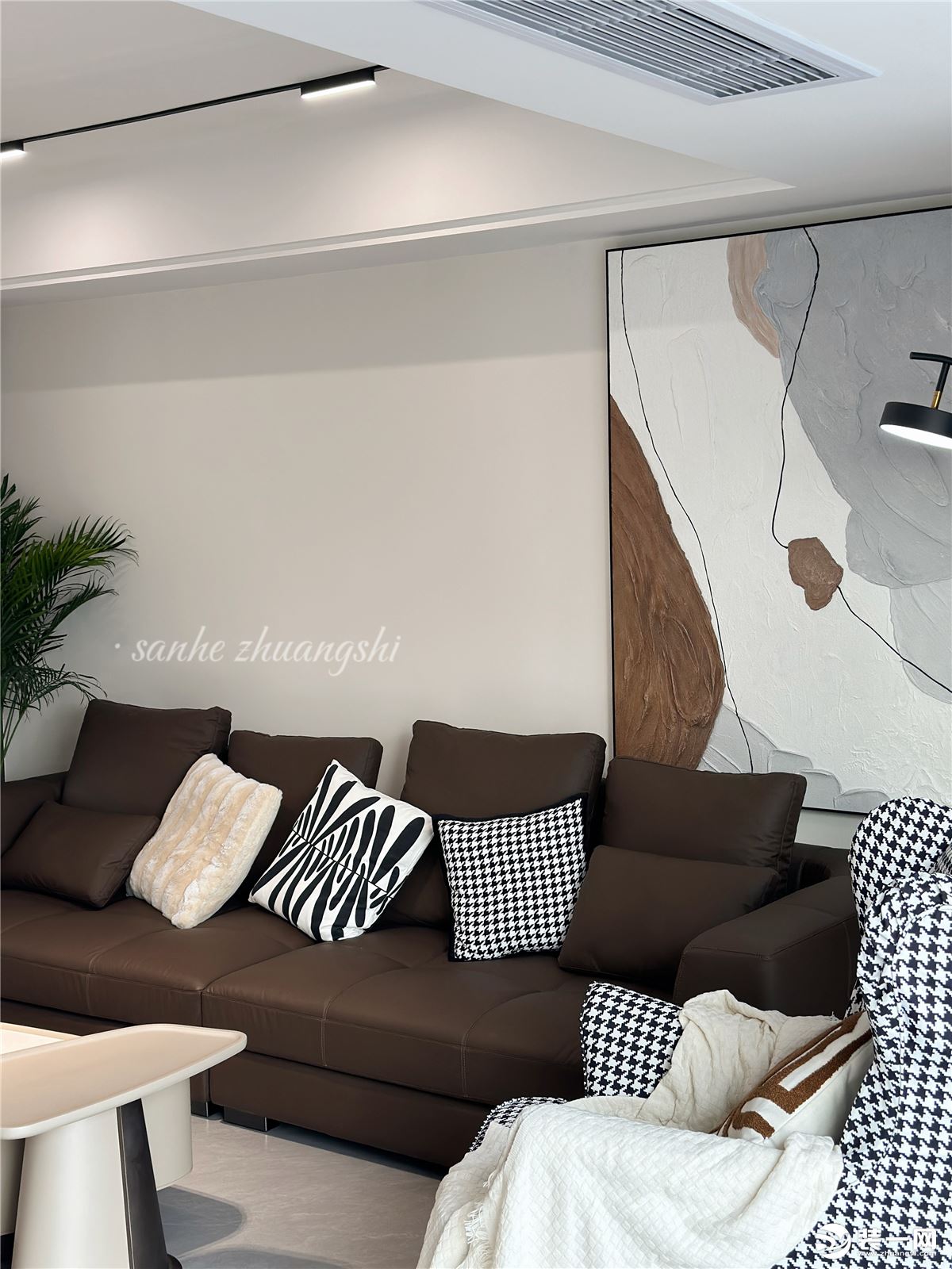 【三合装饰】后湖里122平现代风格实景案例沙发背景墙