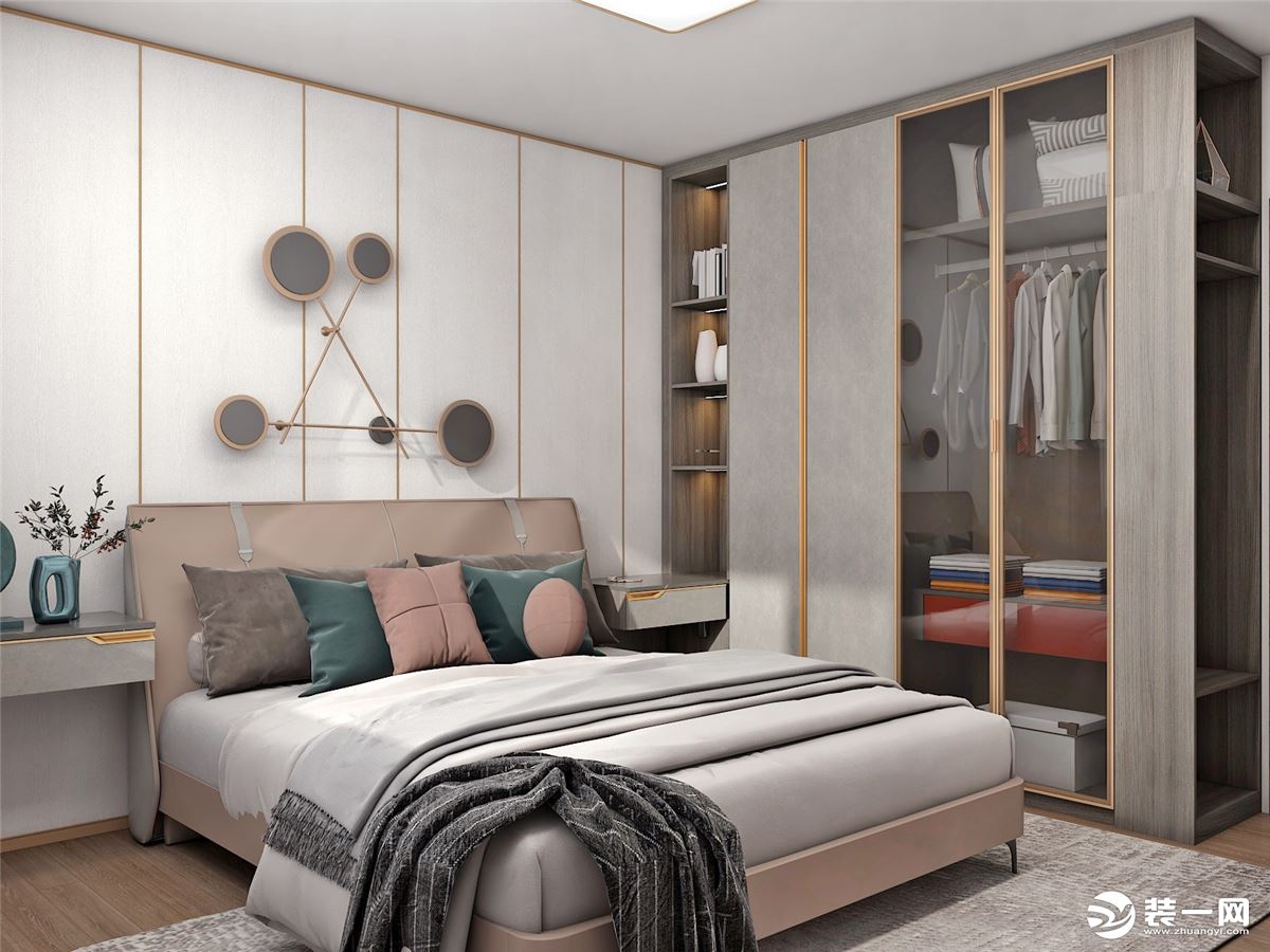 卧室中随处都可以看到金色线条，通顶式的柜子非常实用大气，储物空间非常宽敞。