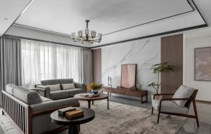 客厅，用色上更为内敛含蓄，家具选用稳重的胡桃色、用不同层次的灰进行搭配，减少过重的沉闷感，更多体现出