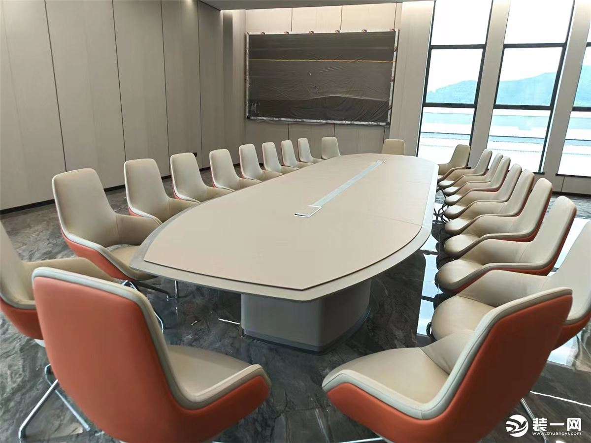 颜值在线的会议桌+舒适的办公椅，公司业绩更创新高