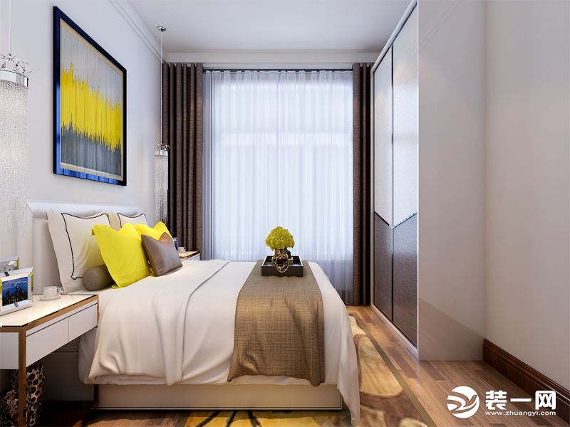 白色床品搭配黄色靠垫格外引人注目，增添了卧室的活力。