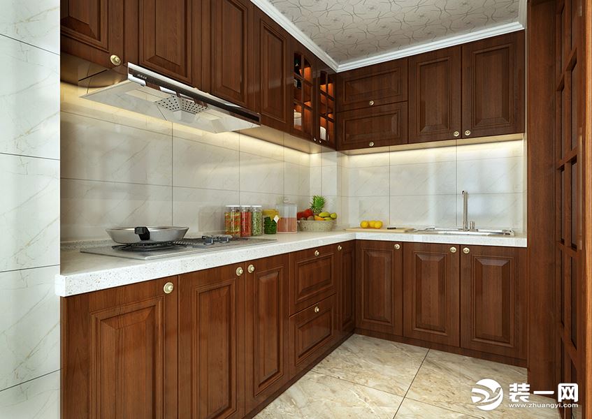 厨房U型设计，全部采用实木橱柜，美观又整洁，高柜设计，也增加了厨房的收纳空间。