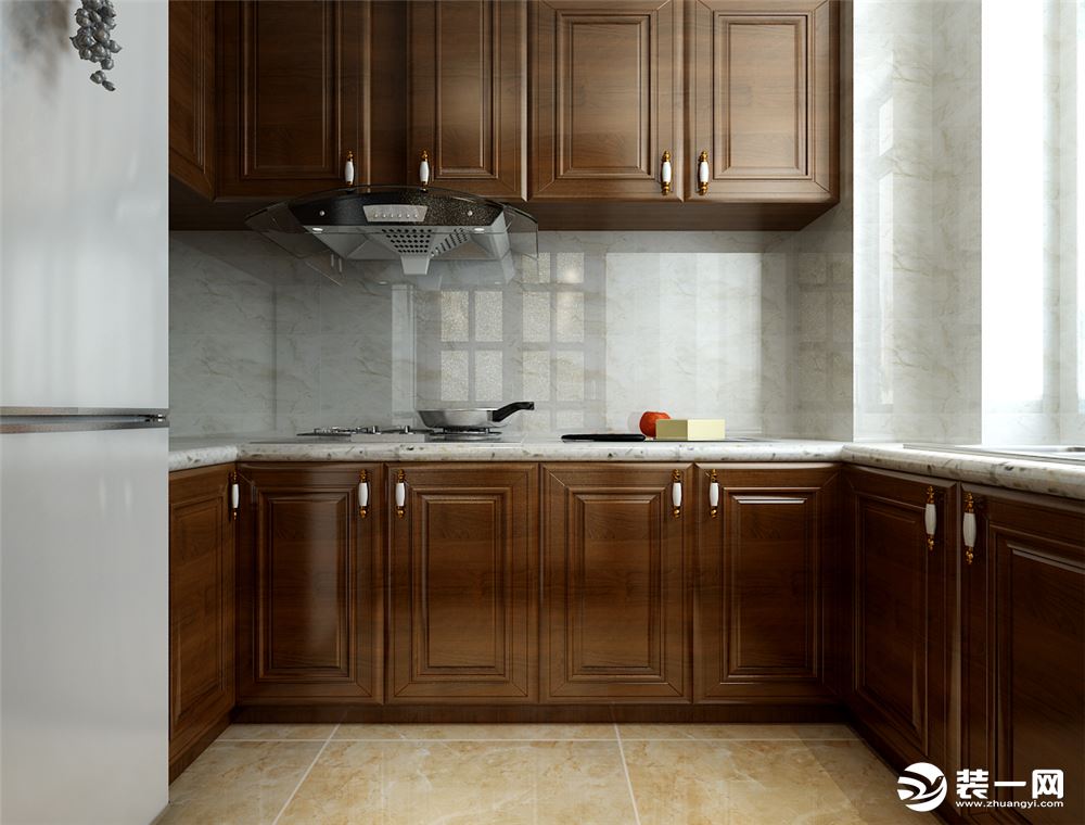 厨房u型设计，夸大了厨房的利用空间，大理石墙砖，视觉上扩大了空间既视感。