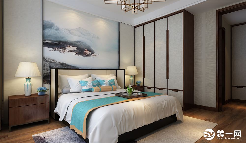 卧室白色的衣柜与壁纸颜色合理搭配，木质地板和白色的床品营造除了一个舒适的休息空间。