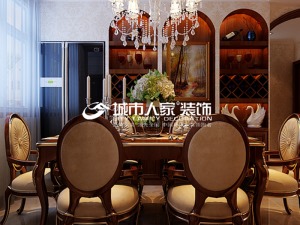 餐厅深色实木方桌极具深沉的气息，搭配现代椅子，令人舒适。