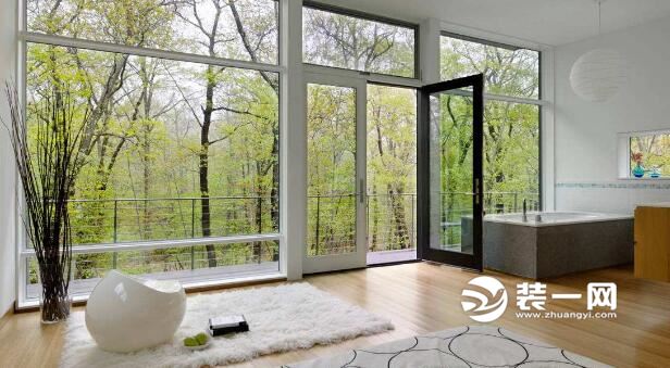 玻璃门能让新房采光效果增强，还能给您省下不少的装修费呢！