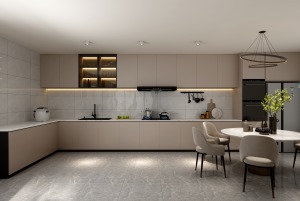 整面墙橱柜使厨房收纳空间充足，纯粹的暖色调，搭配质朴天然的浅色石材，温暖与侘寂巧妙融和。餐厅的温度感