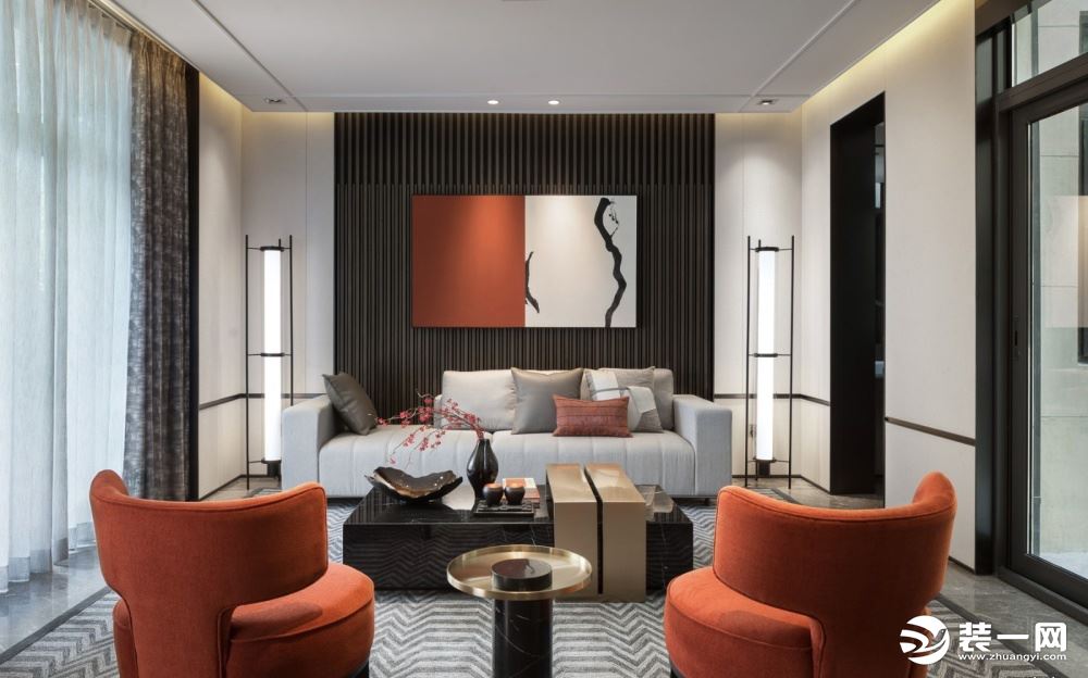 新中式的客厅注定就非同寻常，不一样的设计元素，不一样的色彩搭配，整个看上去的质感、高级感截然不同。