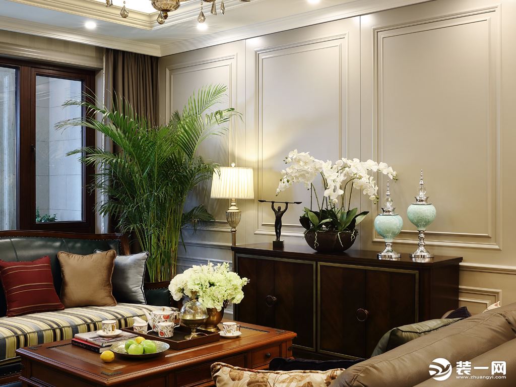 客厅是一个家的中心，是默默温情聚集的地方，也最能体现主人的品位与风格。