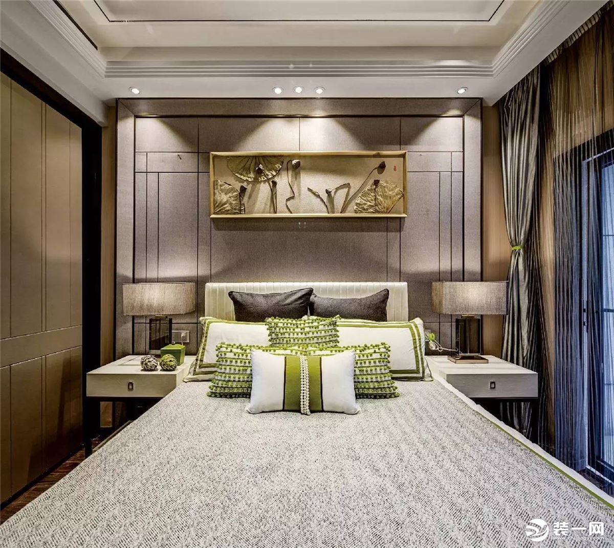 珠海畔山东方墅220平法式风格卧室装饰墙