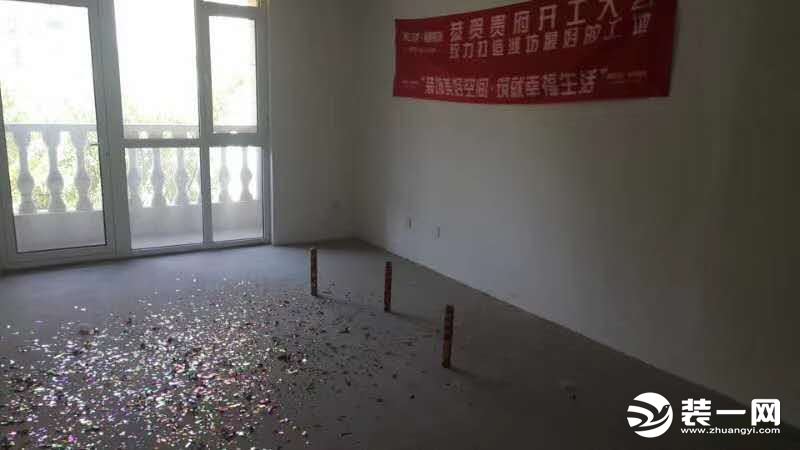 濰坊東易日盛裝飾伯爵公館小區(qū)開工大吉