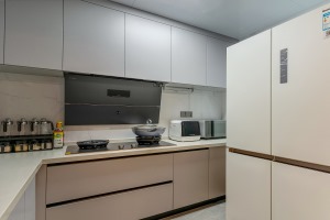保利天悦台129平现代简约厨房装修实景