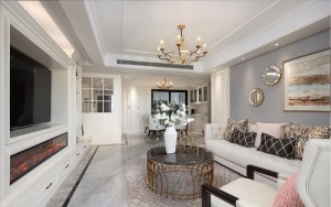 客厅整体以高级灰与白色为主色调，辅以金色软装进行装点，营造精致轻奢的氛围感。