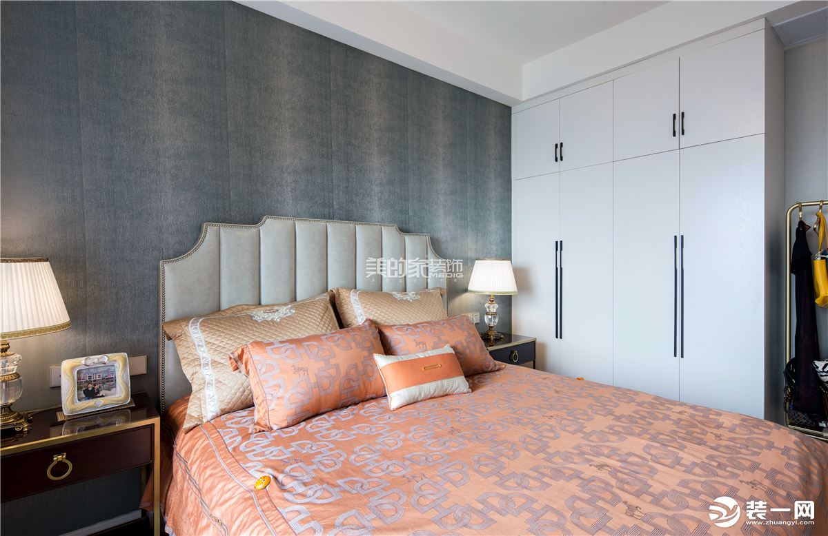御龙天峰76㎡现代轻奢风格卧室装修效果图