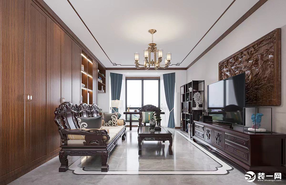 客厅沙发是传统中式雕花组合沙发，配合实木电视矮柜，博古架，打造中式家具环境。硬装部分，顶面木质线条的