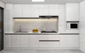 廚房櫥柜顏色都以白色為主，同時在其上方加上一條黑色不銹鋼條，使整體空間更加豐富多彩的同時又不失穩重，
