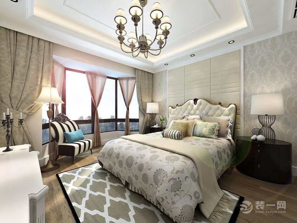 主卧：主卧室硬包的床头背景搭配皮质的床，结合大马士革的纹理的壁纸，温馨雅致。