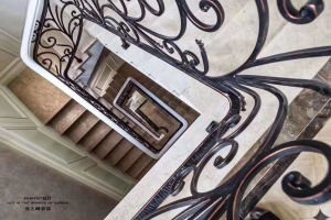 龙湖九里晴川420平法式风格楼梯装修实景图