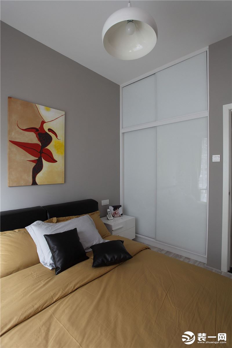 西安海伦国际小区130平三居室现代简约装修半包6W，次卧衣柜