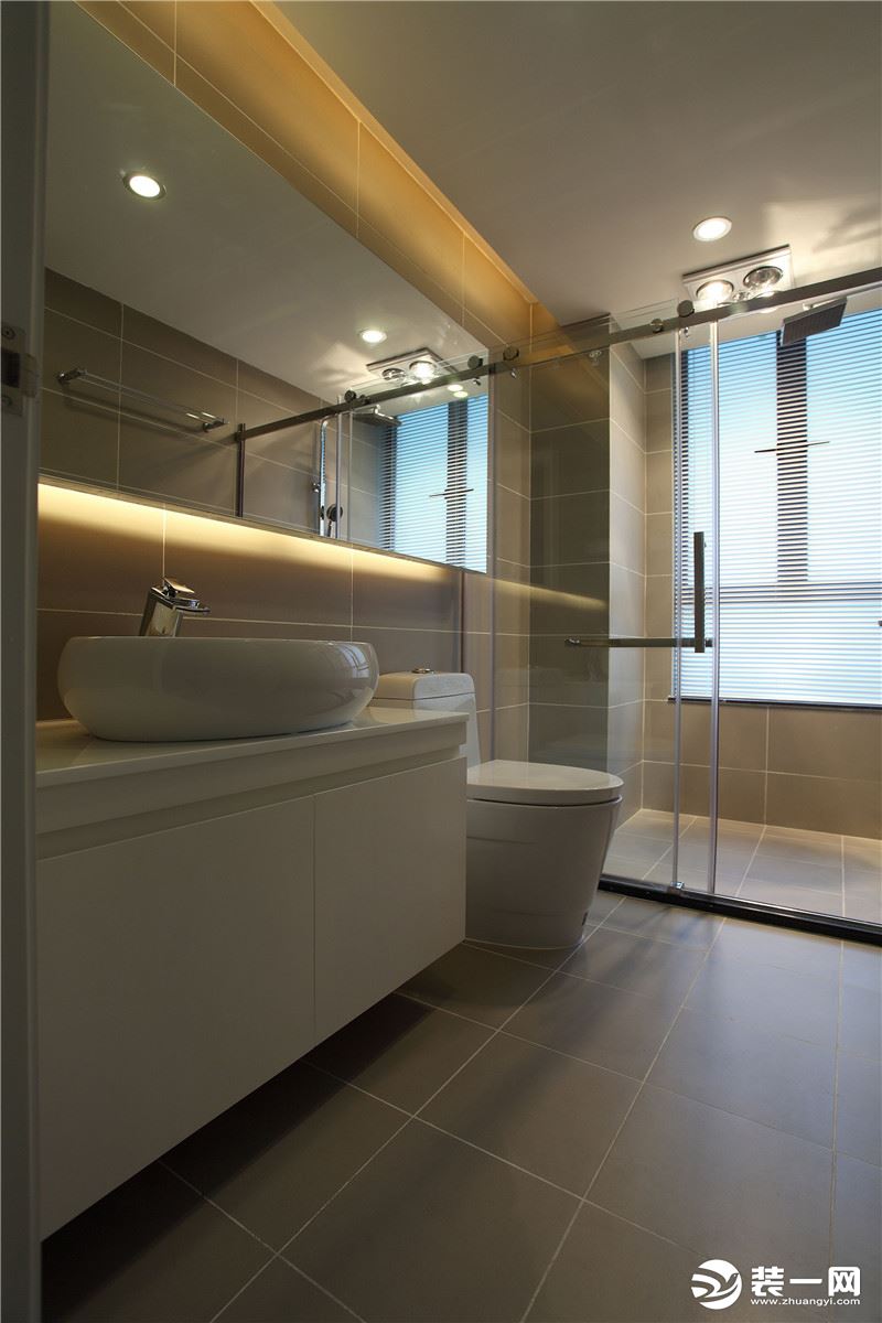 西安海伦国际小区130平三居室现代简约装修半包6W，卫生间