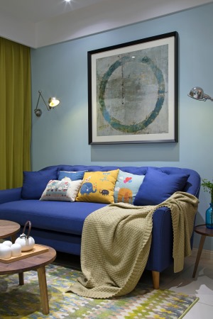 【萬景荔知灣】現代簡約兩居室裝修樣板間，沙發