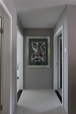 西安海伦国际小区130平三居室现代简约装修半包6W，过道挂画