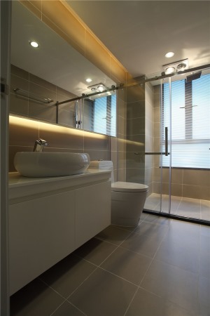 西安海伦国际小区130平三居室现代简约装修半包6W，卫生间