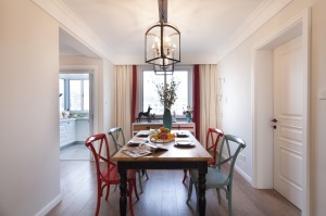 西安金科天籁城小区125平三居室房子简美风格设计方案，餐厅餐桌