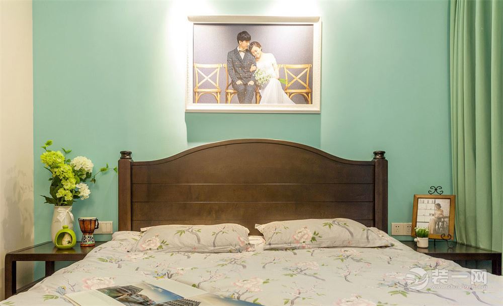 卧室：卧室比较清新，薄荷绿收敛了花枝招展的印象。静谧的居室更适合休息。