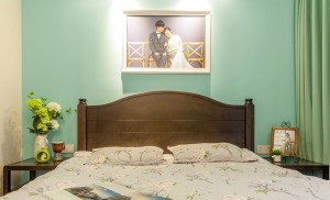 卧室：卧室比较清新，薄荷绿收敛了花枝招展的印象。静谧的居室更适合休息。