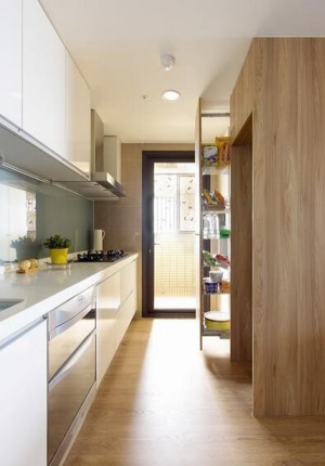 厨房规划，搭配充足的收纳空间，让厨房的各式收纳有了相对应的位置。
