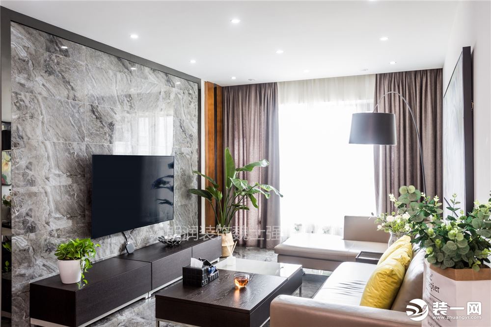 【绿地GIC】120平米三居室客厅现代风格完工实景图