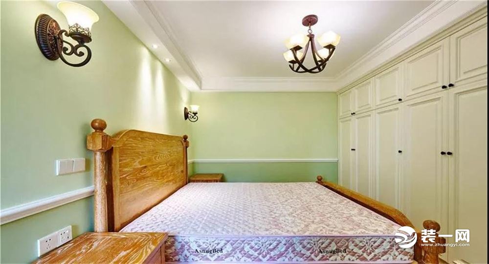 ▲ 绿色调的卧室，家具表面水洗工艺