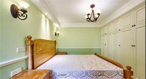 ▲ 绿色调的卧室，家具表面水洗工艺