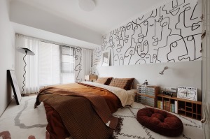 次卧延续客厅的风格，背景墙的抽象画，与简约的舒适搭配，在空间体现出不一样的潮流感，