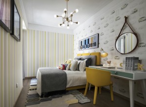 儿童房以黄白色调，条纹搭配，单人床的摆放，黄色的明亮，点缀空间。
